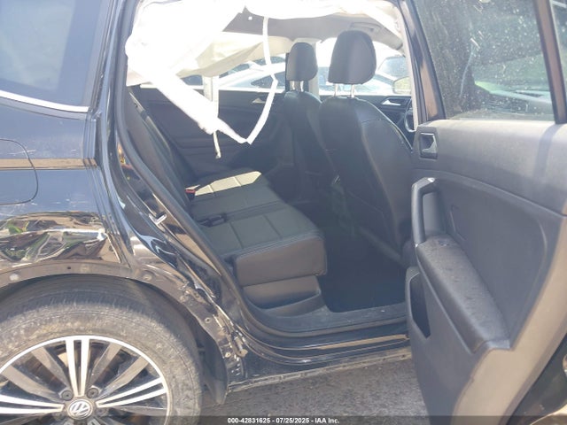 Volkswagen 2018 2018 3VV2B7AX3JM043643 Image 8