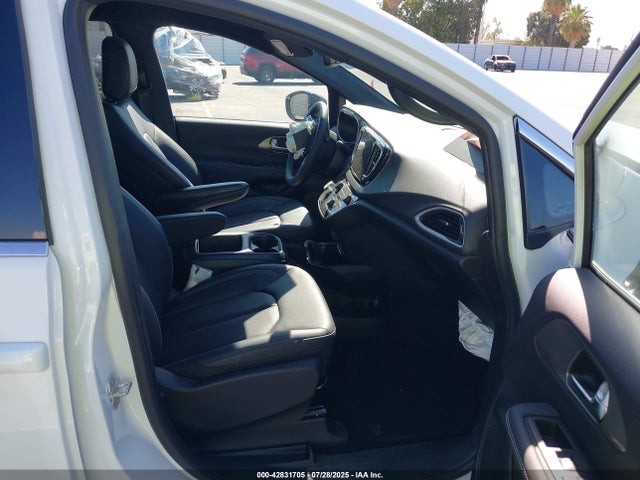 Chrysler Voyager 2025 2C4RC1CG8SR525863 Image 5