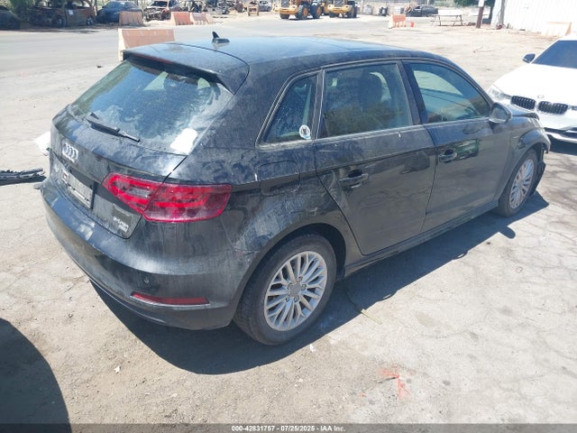 2016 AUDI A3 E-TRON WAUVPBFF3GA154275 Photo 3