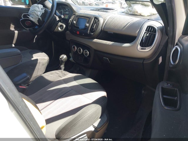2015 FIAT 500L ZFBCFABH0FZ031812 Photo 4