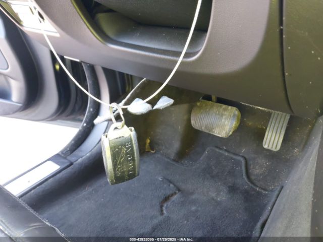 2010 JAGUAR XF SAJWA0GBXALR51936 Photo 10