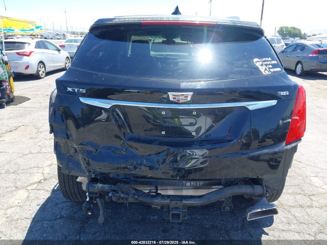 2017 CADILLAC XT5 1GYKNCRSXHZ279748 Photo 5