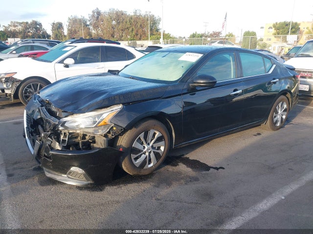 Nissan 2019 2019 1N4BL4BV8KC145648 Image 2