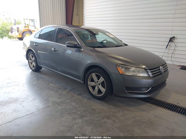 2013 VOLKSWAGEN PASSAT 1VWBP7A30DC082481
