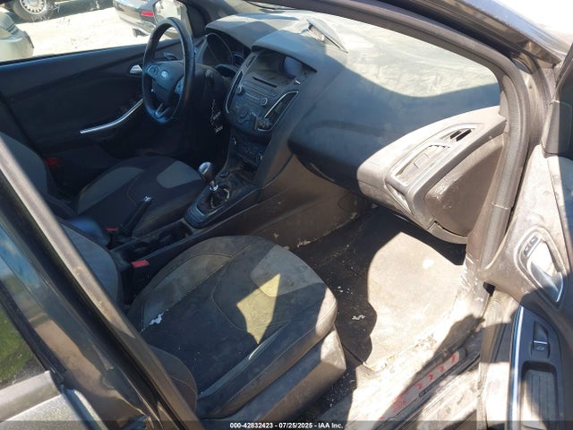 1FADP3L93GL351573 Ford 2016