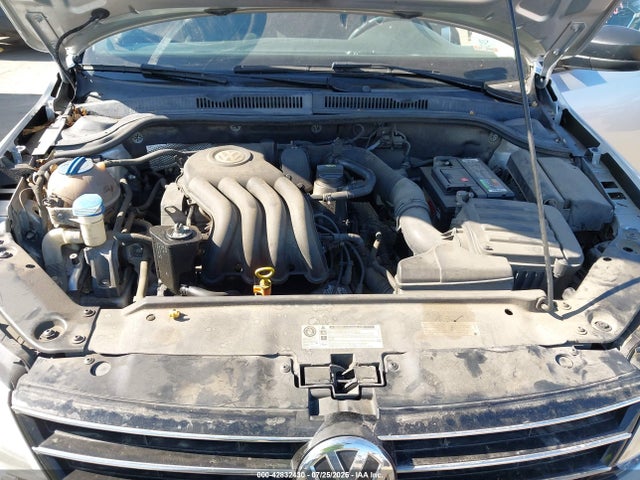 3VW2K7AJ4FM242246 Volkswagen 2015