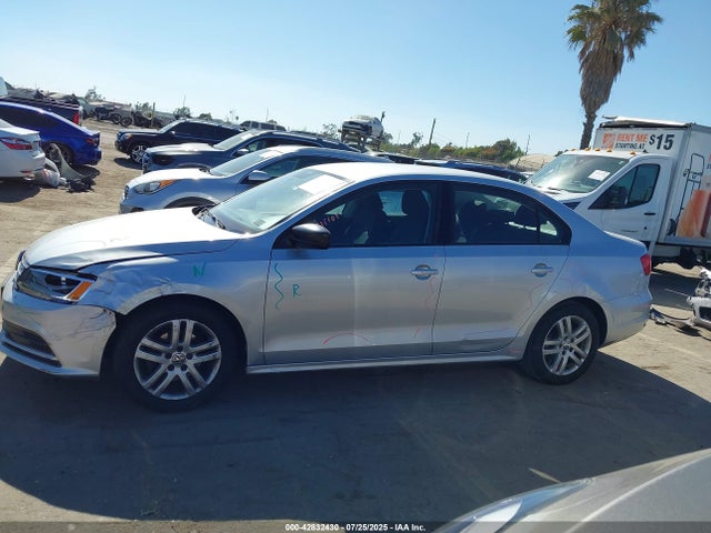 3VW2K7AJ4FM242246 Volkswagen 2015