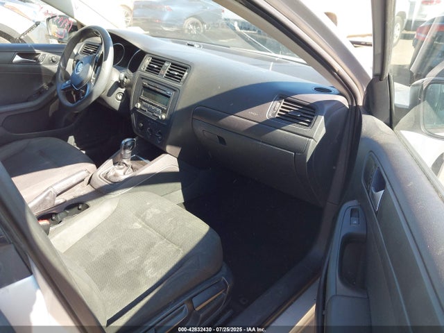 3VW2K7AJ4FM242246 Volkswagen 2015