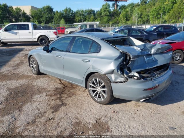 2022 VOLVO S60 7JRL12TZXNG174562 Photo 2