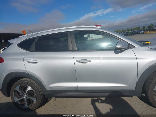 KM8J33A27GU128294 Hyundai 2016