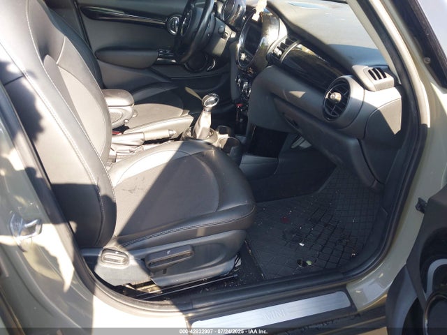 2019 MINI HARDTOP WMWXU1C58K2F81951 Photo 4