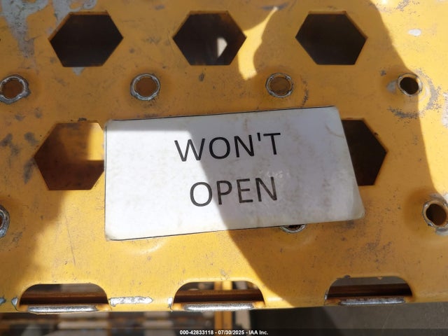 2025 TESLA MODEL Y 7SAYGDEE0SF261615 Photo 9