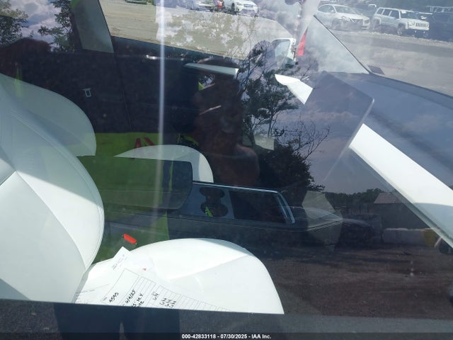 2025 TESLA MODEL Y 7SAYGDEE0SF261615 Photo 4