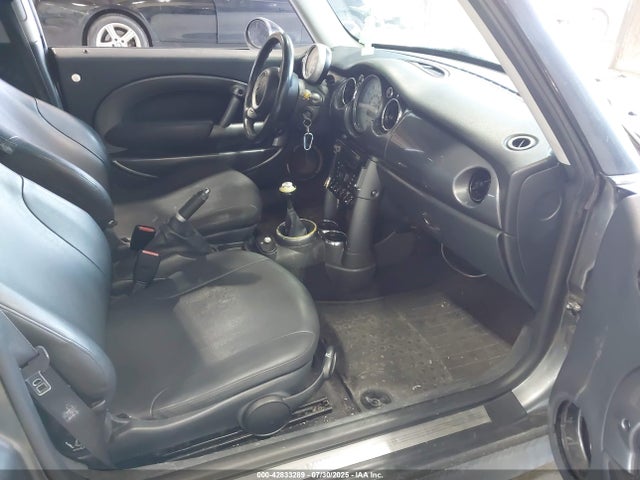 2005 MINI COOPER S WMWRE33545TL14576 Photo 4
