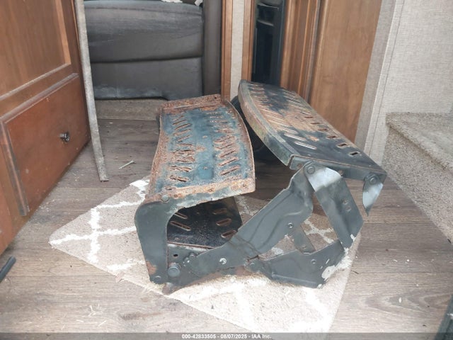 4YDF32421E1532722 Keystone keystone