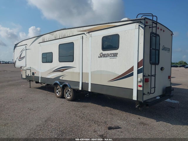 4YDF32421E1532722 Keystone keystone