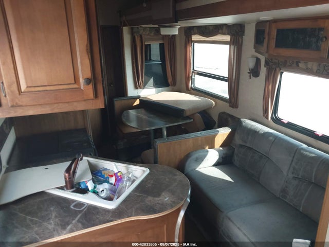 4YDF32421E1532722 Keystone keystone