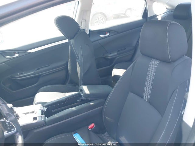 Honda l15b7 2020 19XFC1F37LE216030 Image 19