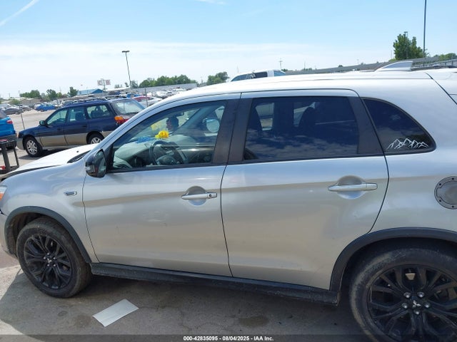 Mitsubishi mivec 2019 JA4AP3AU6KU016468 Image 15