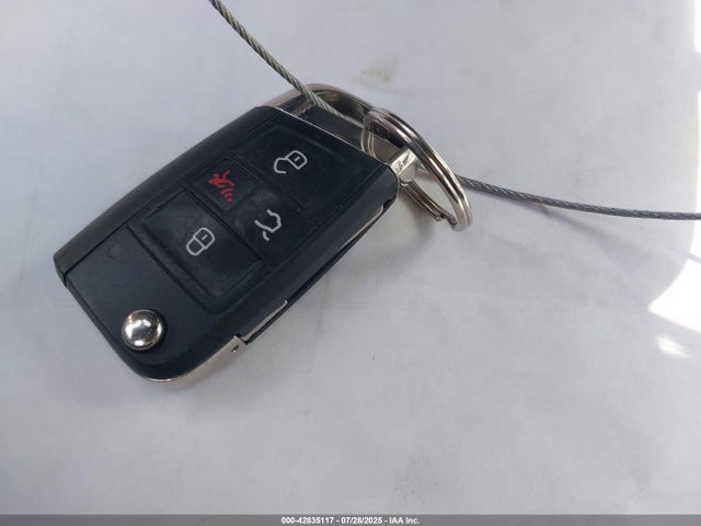 3VWTT7AUXFM048252 Volkswagen 2015