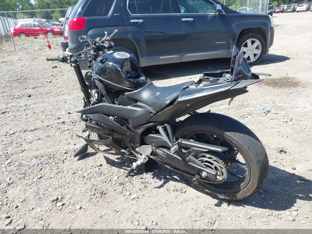 MH3RH18Y6MK006963 Yamaha Yzfr3 A