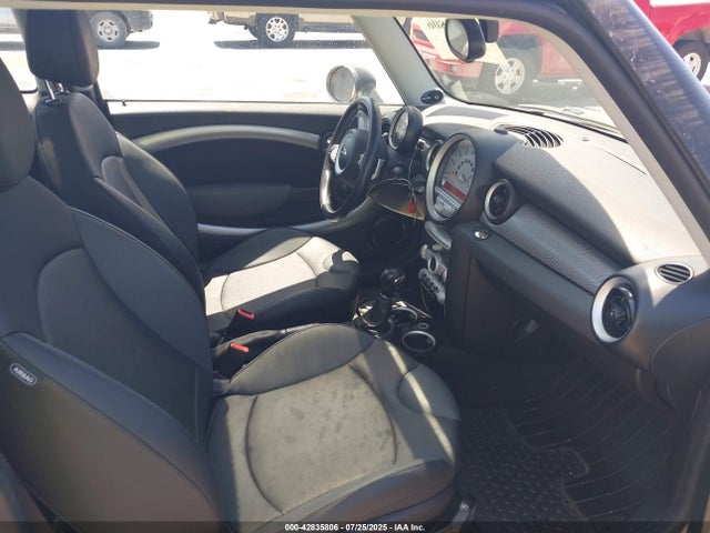 2010 MINI COOPER S WMWMF7C52ATZ70204 Photo 4