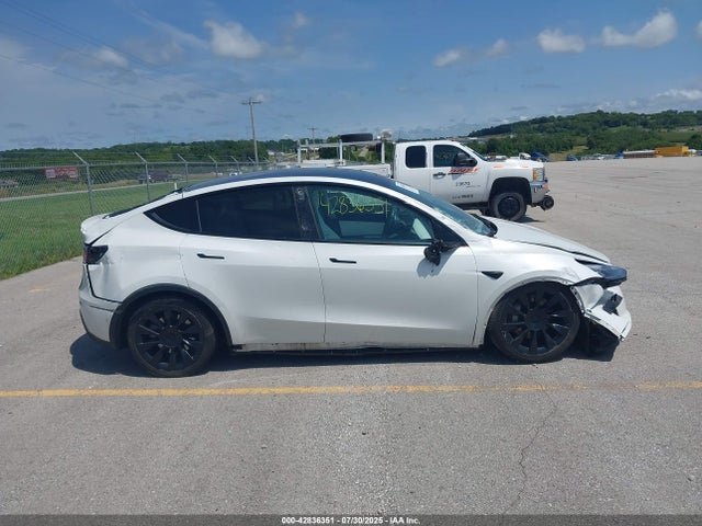 7SAYGDEE5NF317715 Tesla Model Y