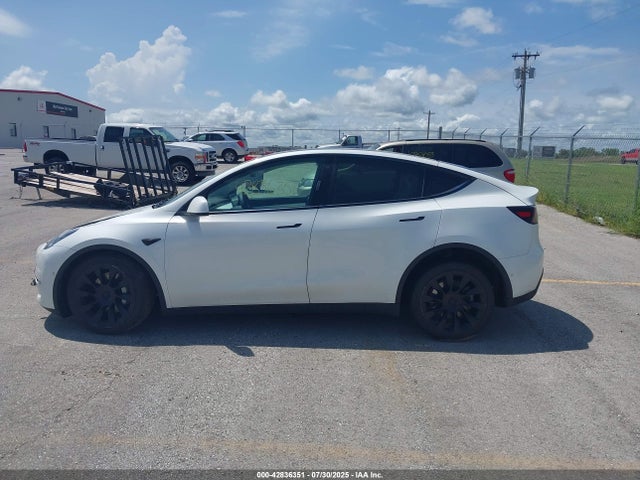 7SAYGDEE5NF317715 Tesla Model Y