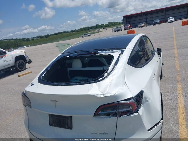 7SAYGDEE5NF317715 Tesla Model Y