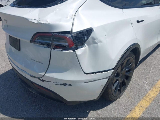 7SAYGDEE5NF317715 Tesla Model Y