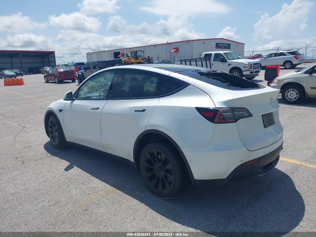 2022 TESLA MODEL Y 7SAYGDEE5NF317715 Photo 2