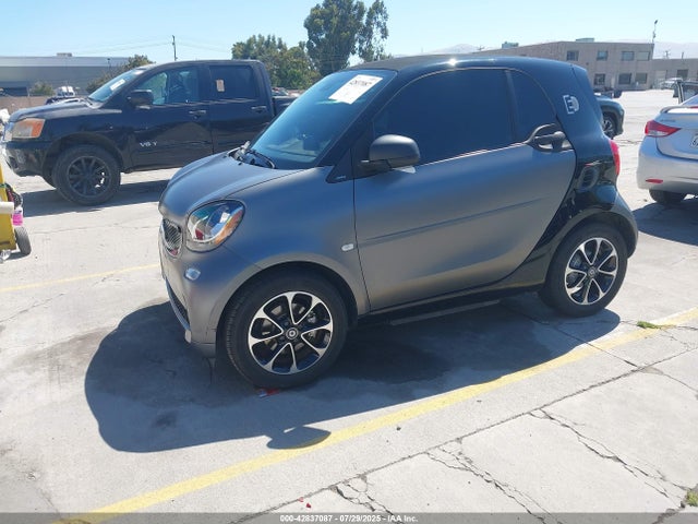 Smart M780 2017 WMEFJ9BA1HK231279 Image 2