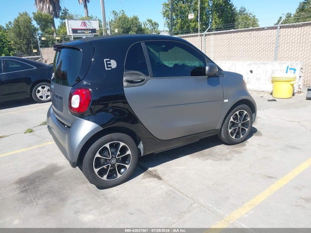 Smart M780 2017 WMEFJ9BA1HK231279 Image 4