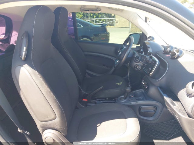 Smart M780 2017 WMEFJ9BA1HK231279 Image 8
