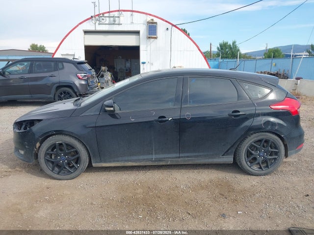 1FADP3K21GL374015 Ford 2016