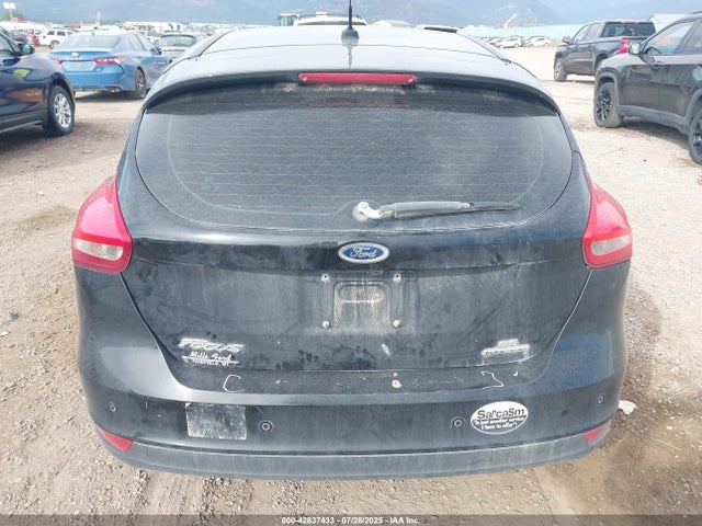 1FADP3K21GL374015 Ford 2016