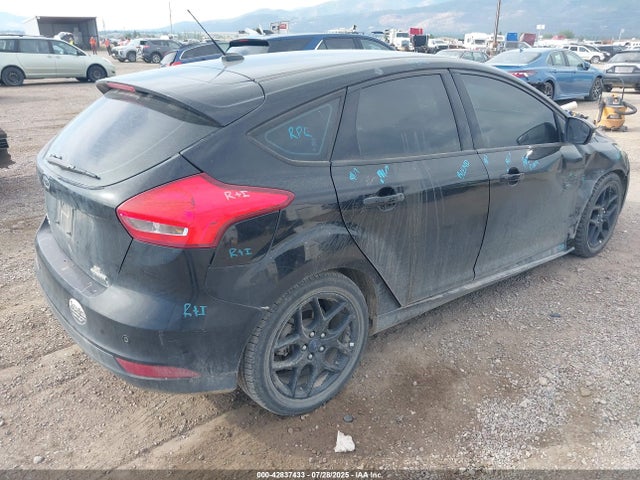 1FADP3K21GL374015 Ford 2016