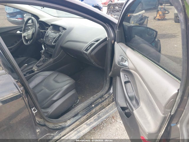 1FADP3K21GL374015 Ford 2016