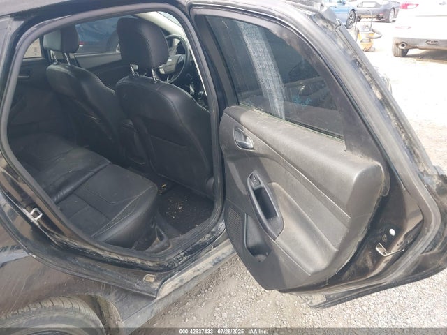 1FADP3K21GL374015 Ford 2016