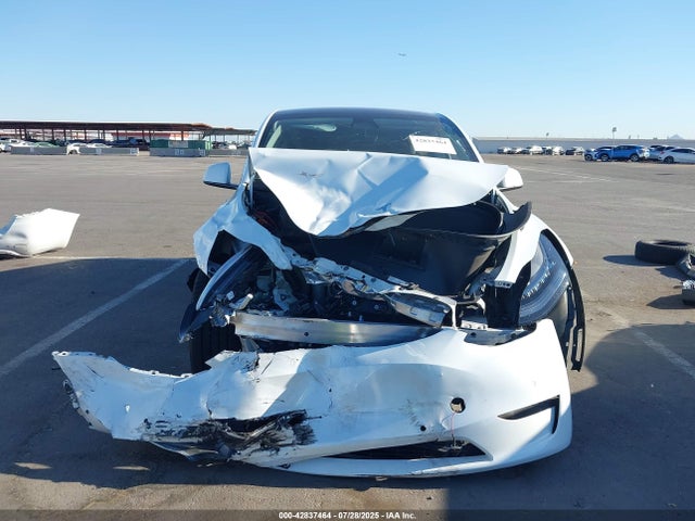 7SAYGDEE8NA017647 Tesla Model Y
