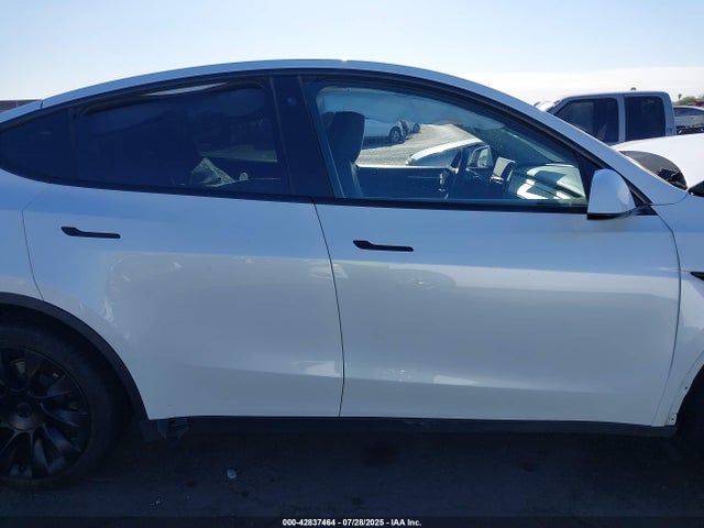 7SAYGDEE8NA017647 Tesla Model Y