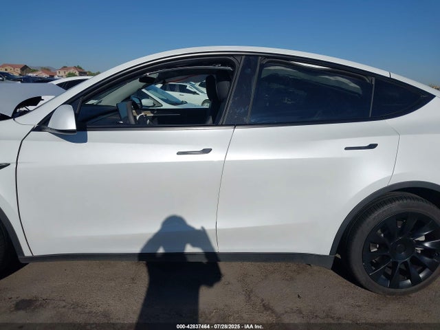 7SAYGDEE8NA017647 Tesla Model Y