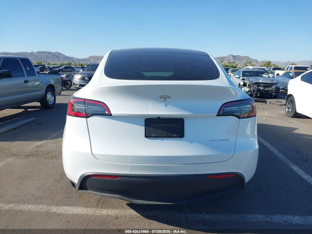 7SAYGDEE8NA017647 Tesla Model Y