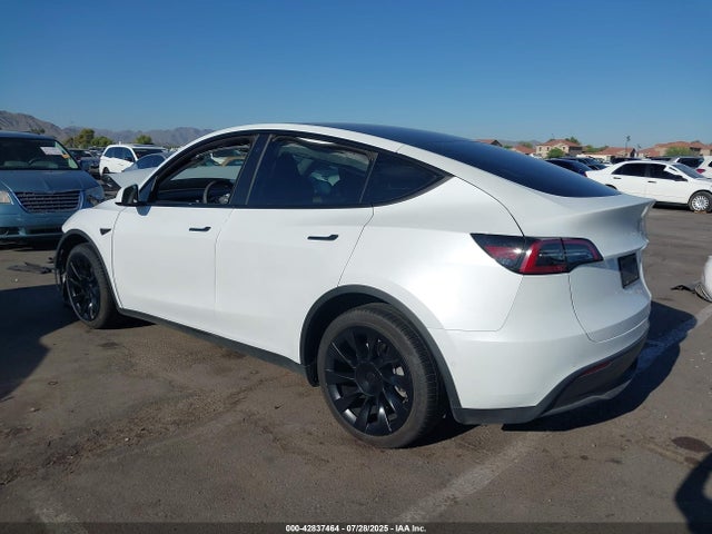 7SAYGDEE8NA017647 Tesla Model Y