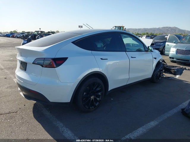 7SAYGDEE8NA017647 Tesla Model Y