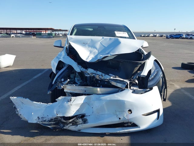 7SAYGDEE8NA017647 Tesla Model Y