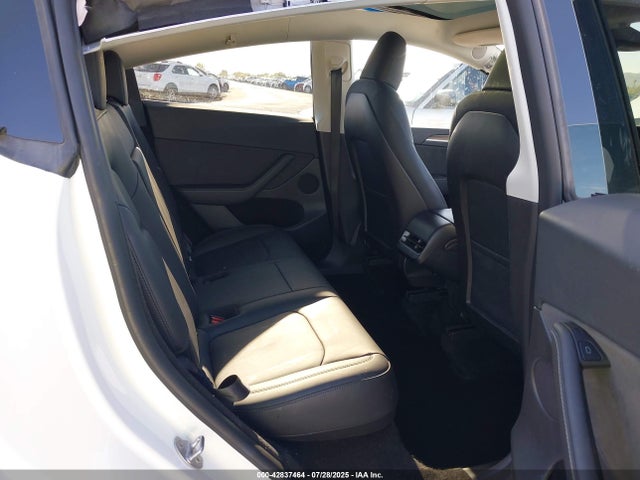 7SAYGDEE8NA017647 Tesla Model Y