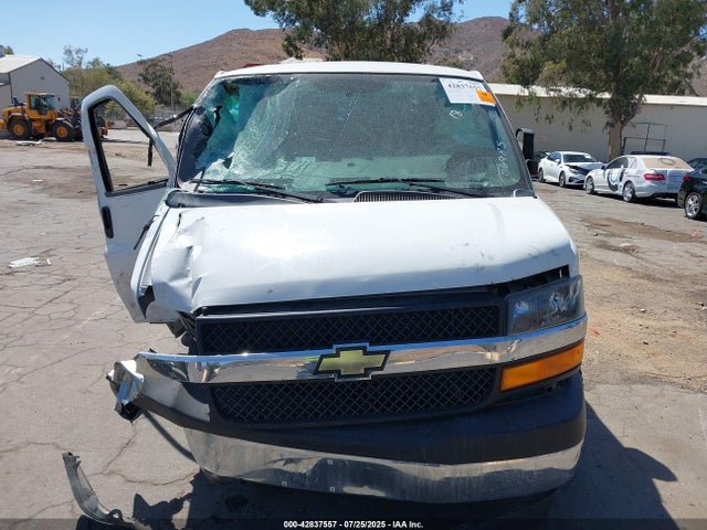 1GCWGAFG9J1906885 Chevrolet Express 2500 Work Van