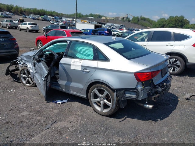 2015 AUDI A3 WAUBFGFF0F1062297 Photo 2
