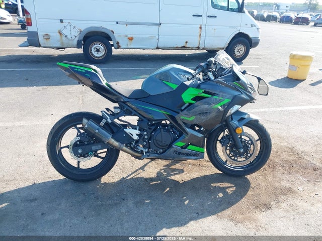 JKAEXKG10KDA35626 Kawasaki Ninja 400